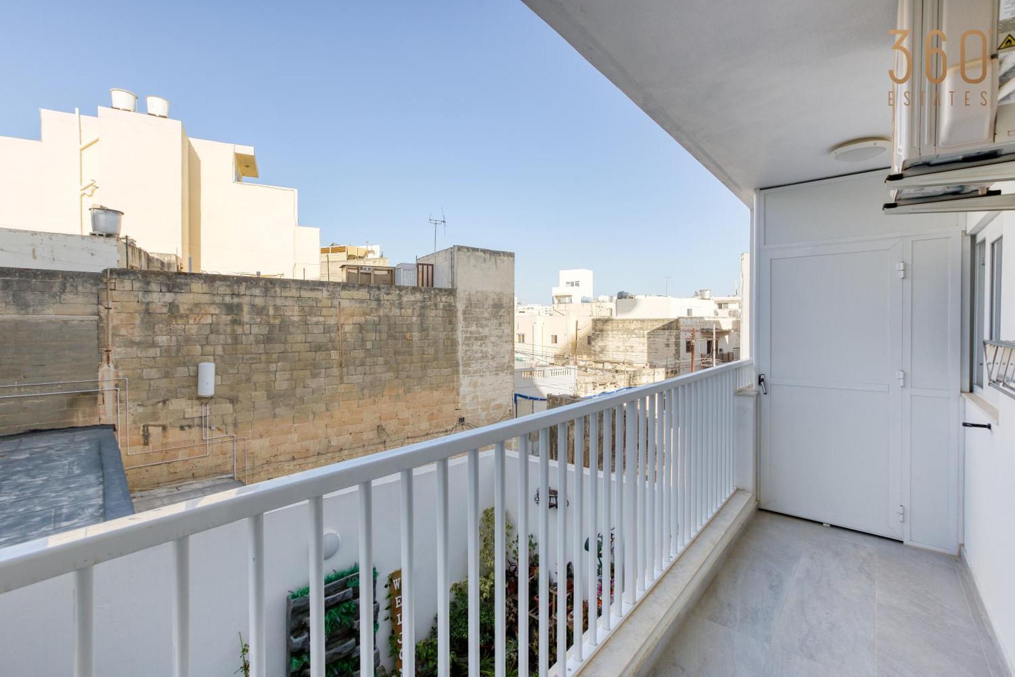 Urban Square Elite By 360 Estates * Pieta