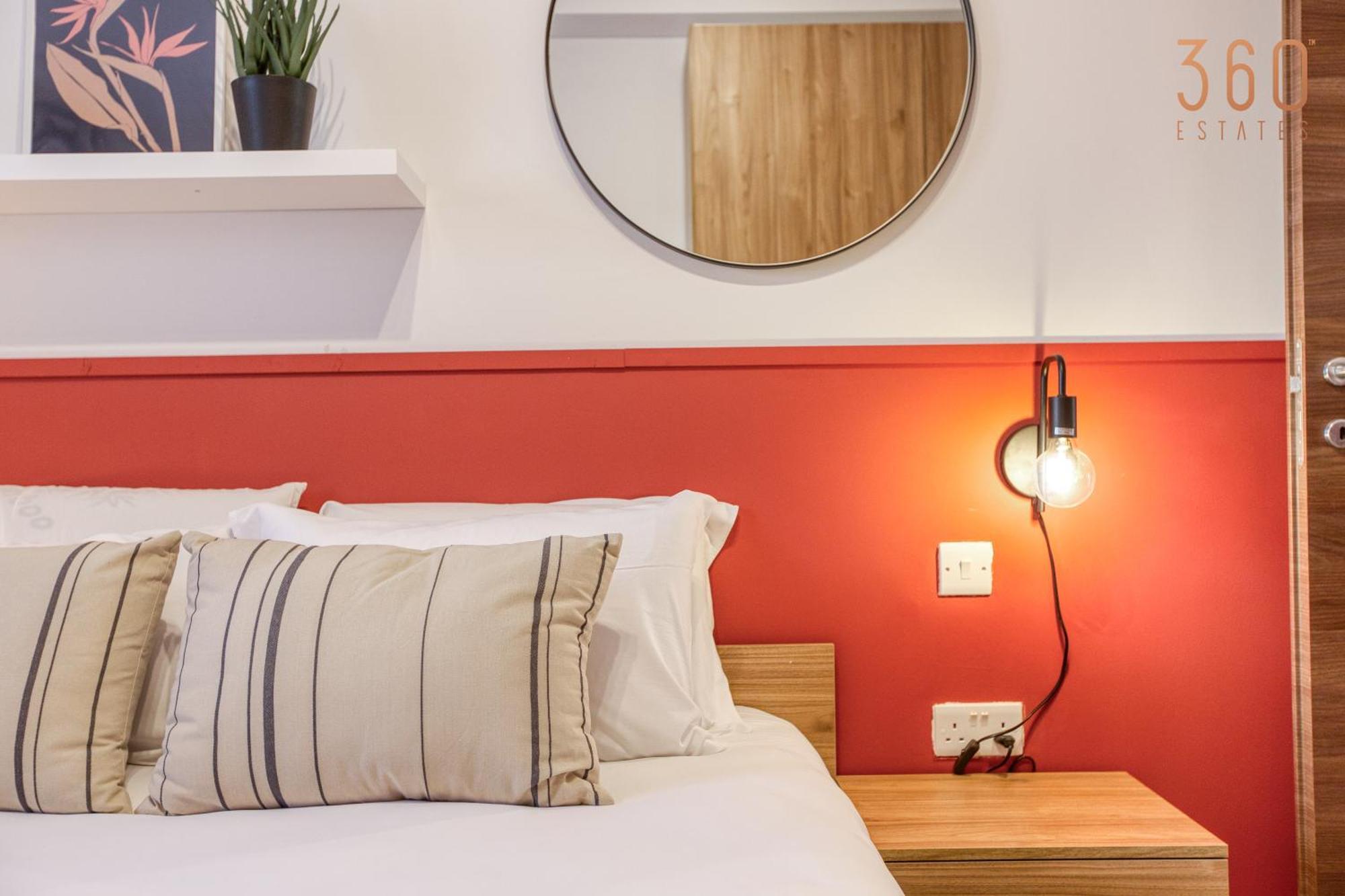 Urban Square Elite By 360 Estates * Pieta