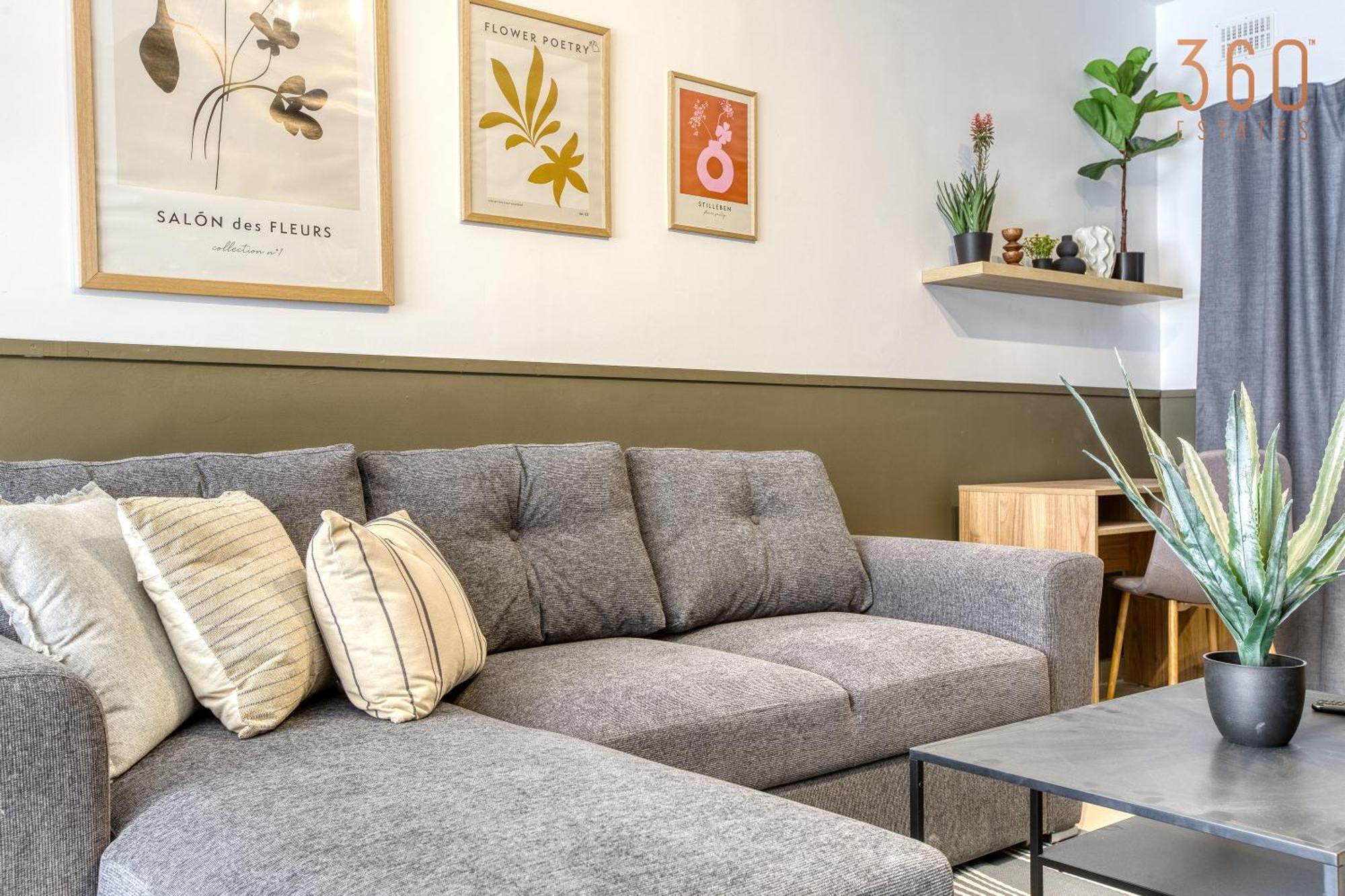 Urban Square Elite By 360 Estates * Pieta