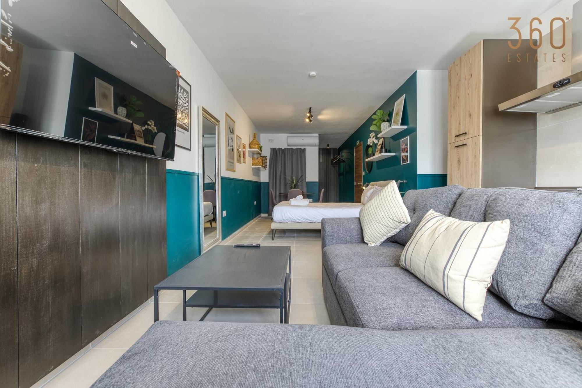 Urban Square Elite By 360 Estates * Pieta