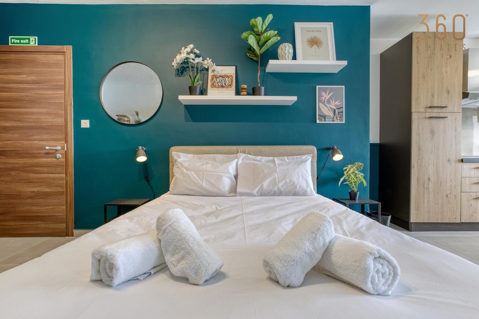 Urban Square Elite By 360 Estates * Pieta
